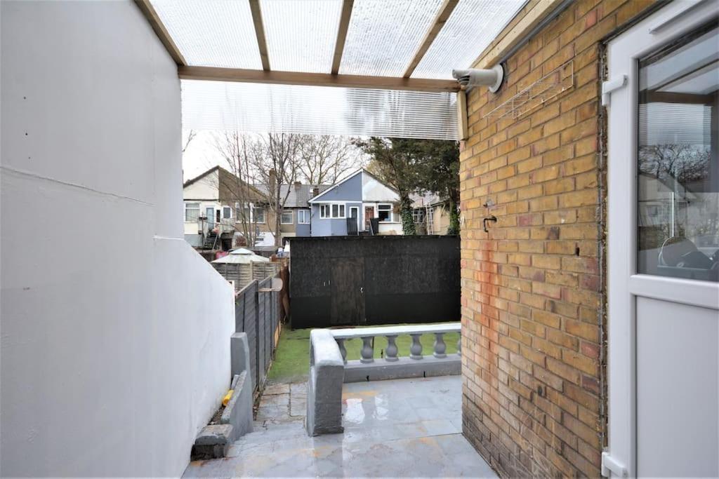4 Bedroom House In East London Exterior foto