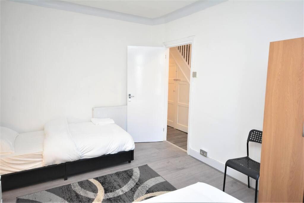 4 Bedroom House In East London Exterior foto