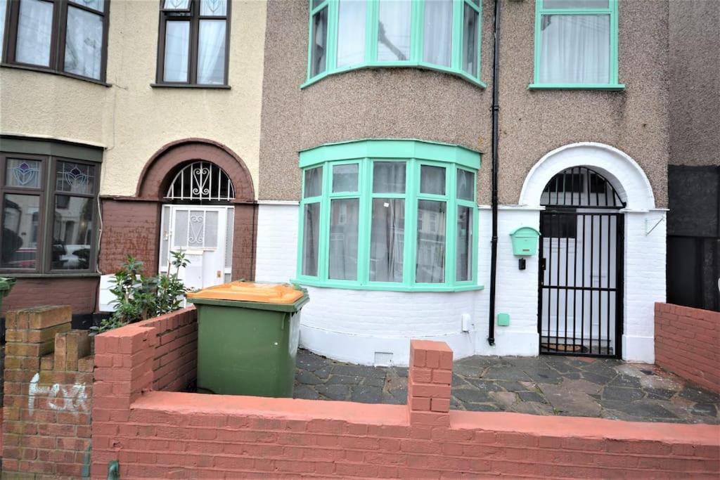4 Bedroom House In East London Exterior foto