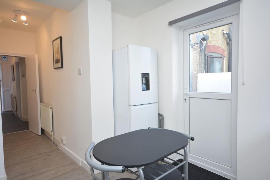 4 Bedroom House In East London Exterior foto
