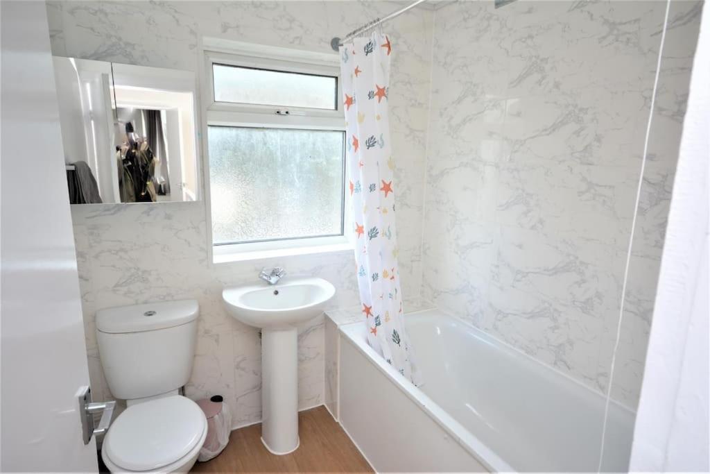 4 Bedroom House In East London Exterior foto