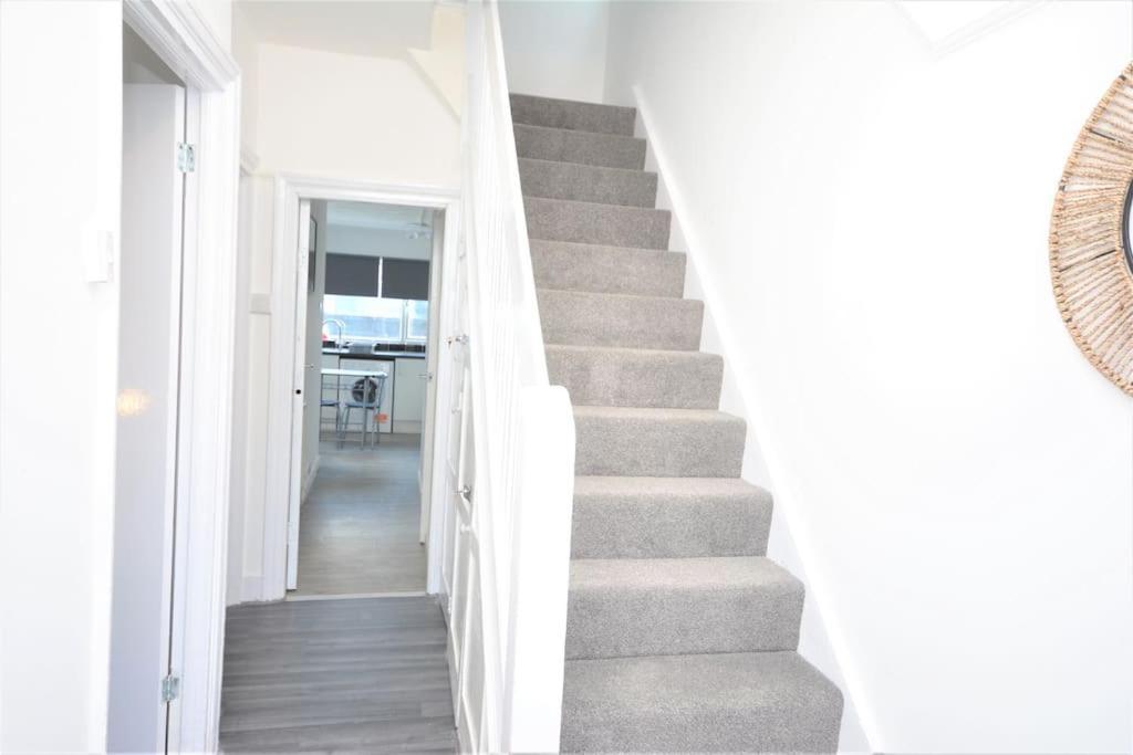 4 Bedroom House In East London Exterior foto